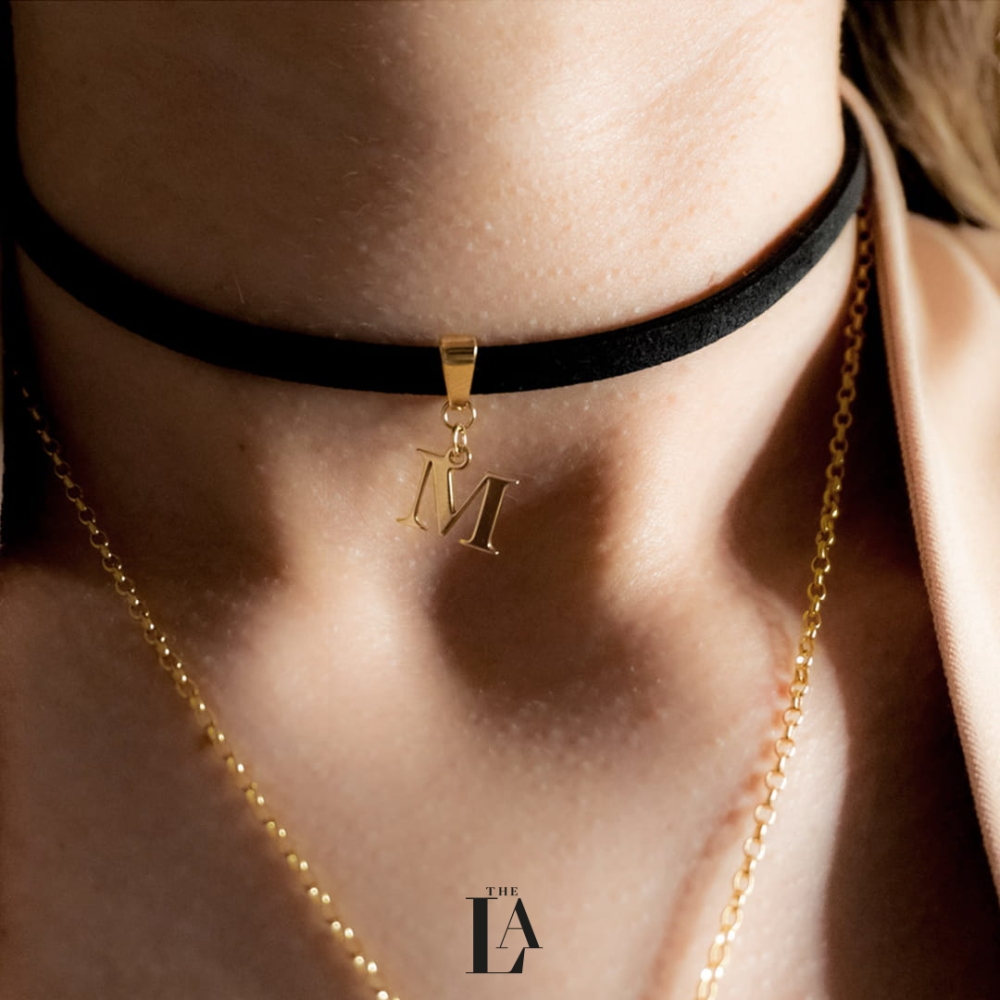 Choker Czarna Alcantara Literka Gold